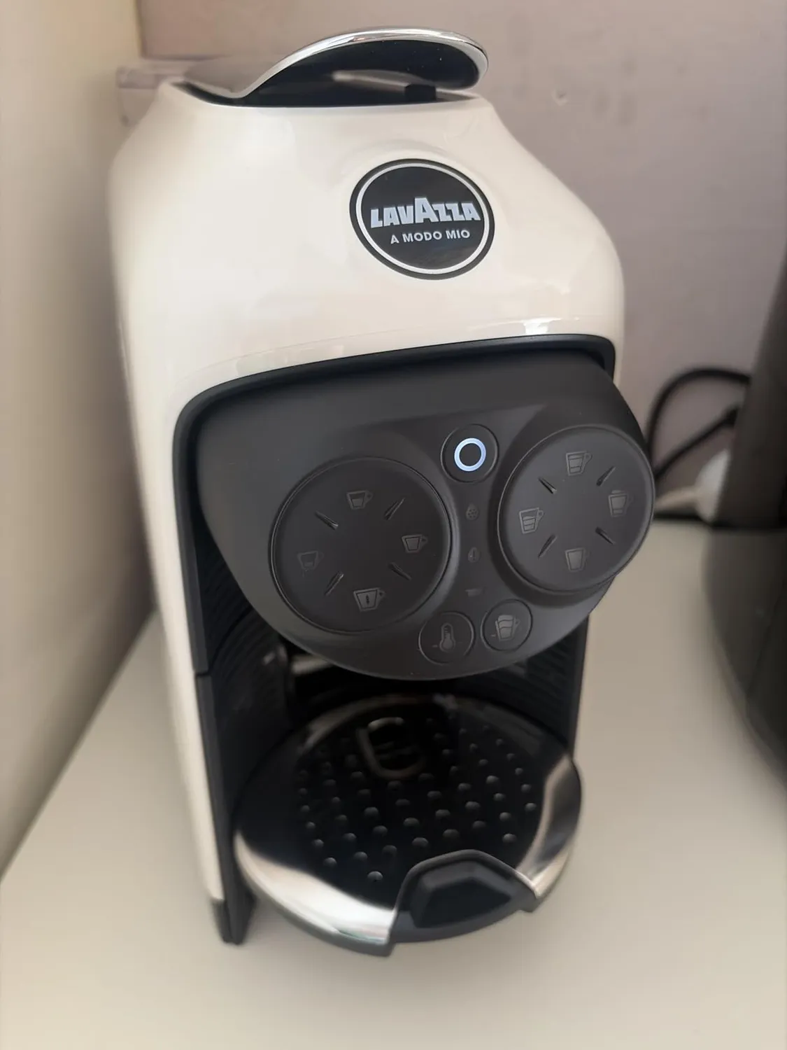 Lavazza A Modo Mio Deséa macchina caffè nera + 88 capsule