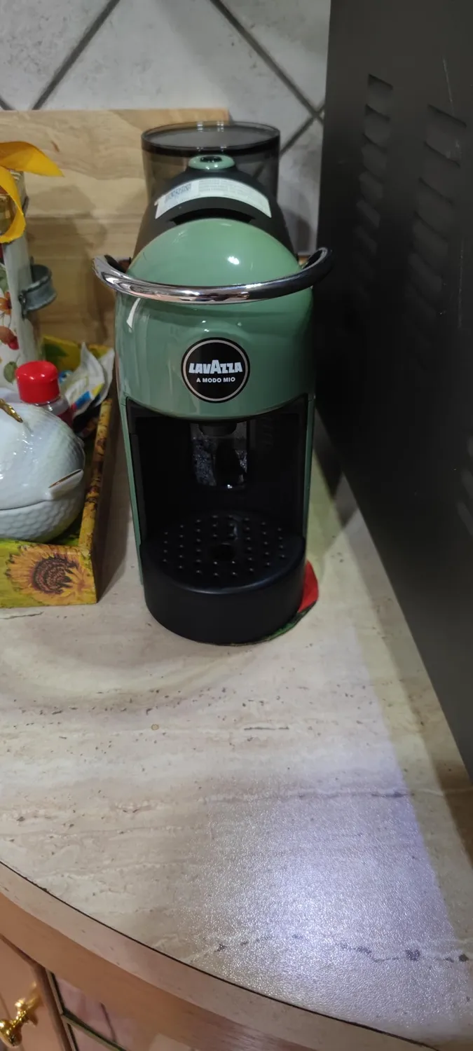 Lavazza Jolie Evo macchina caffe A Modo Mio nera + 64 capsule