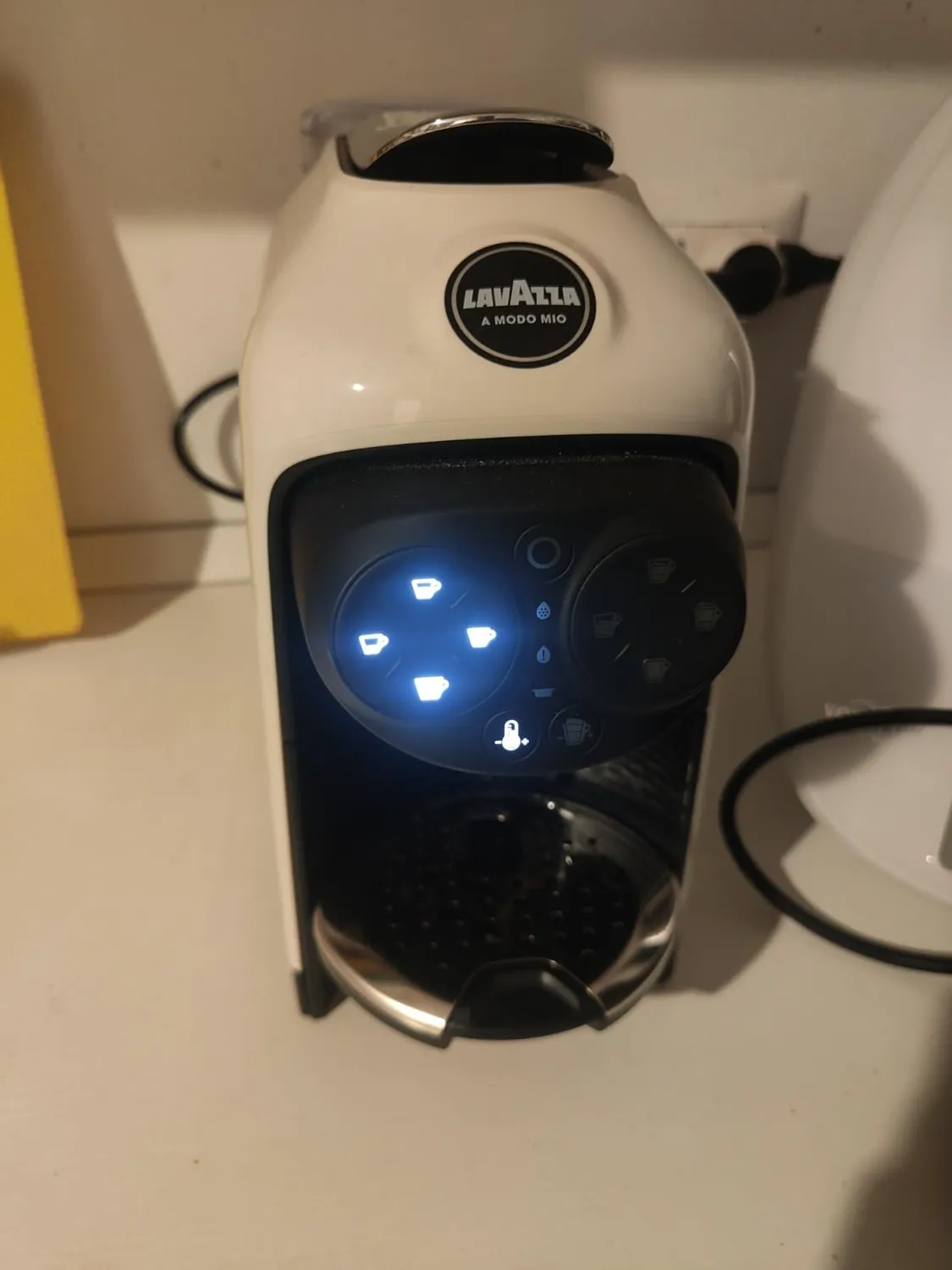 Lavazza A Modo Mio Deséa macchina caffè nera + 88 capsule