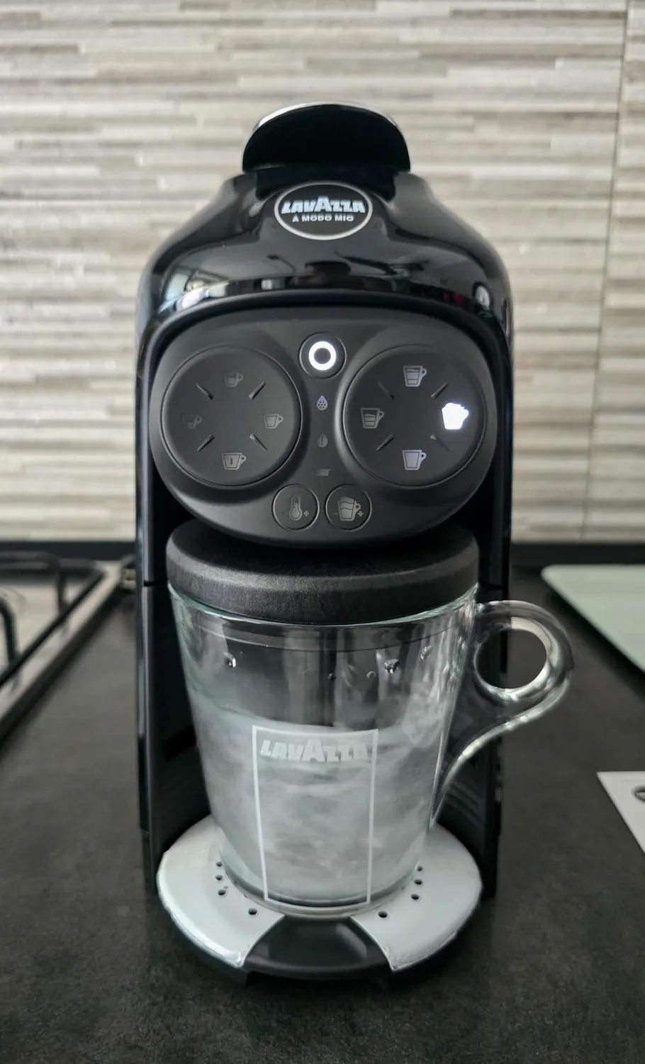 Lavazza A Modo Mio Deséa macchina caffè nera + 88 capsule