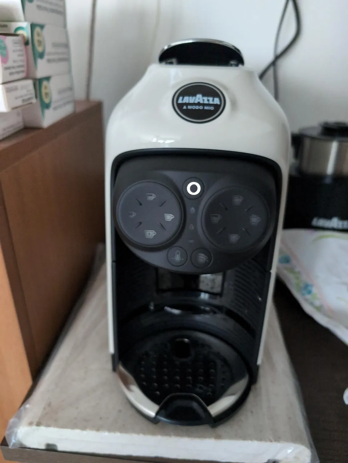 Lavazza A Modo Mio Deséa macchina caffè nera + 88 capsule