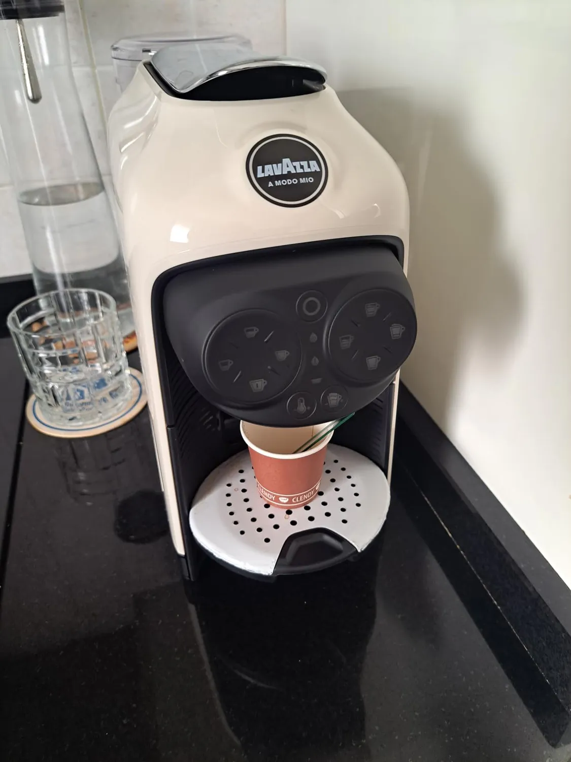 Lavazza A Modo Mio Deséa macchina caffè nera + 88 capsule
