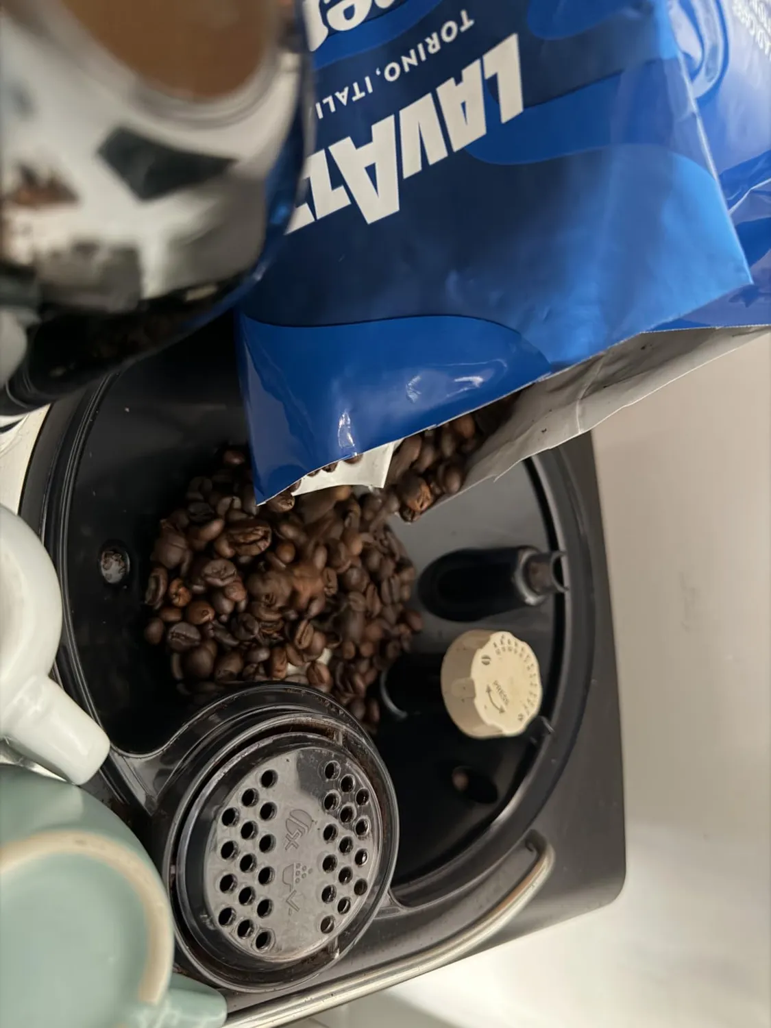 Lavazza Crema e Gusto Forte caffè in grani 1 kg tostatura scura