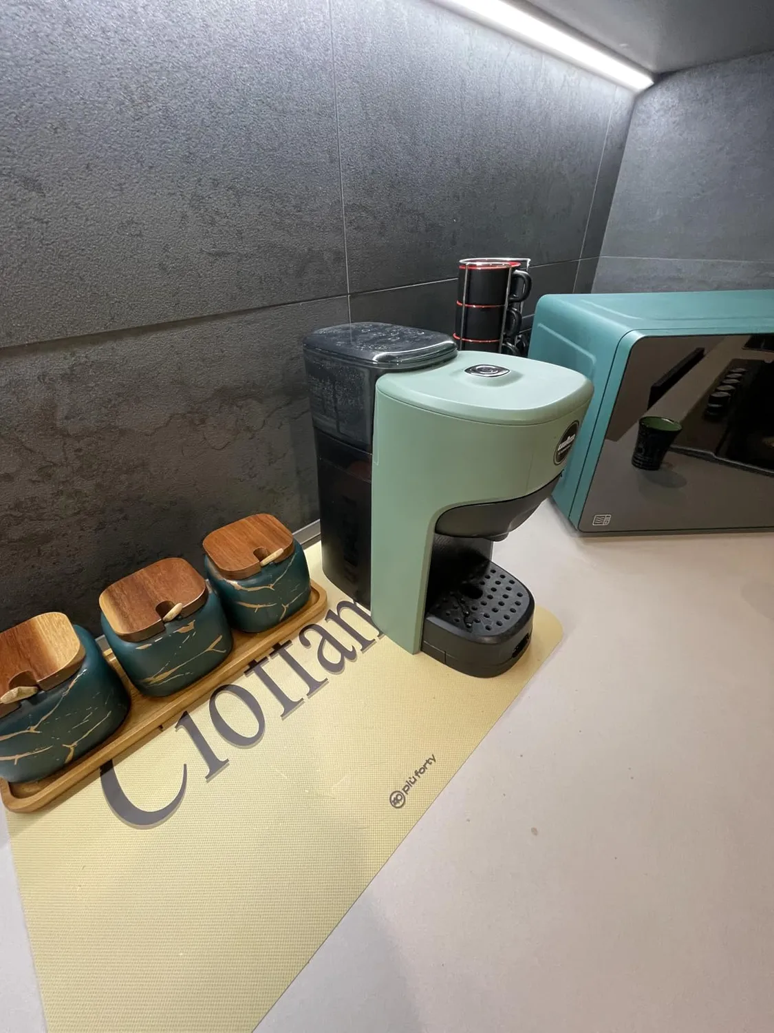 Lavazza A Modo Mio Tiny macchina rossa + 64 capsule Rossa