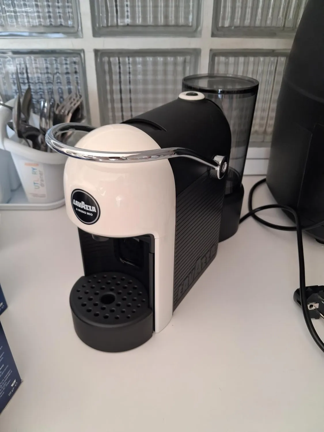 Lavazza Jolie Evo macchina caffe A Modo Mio nera + 64 capsule