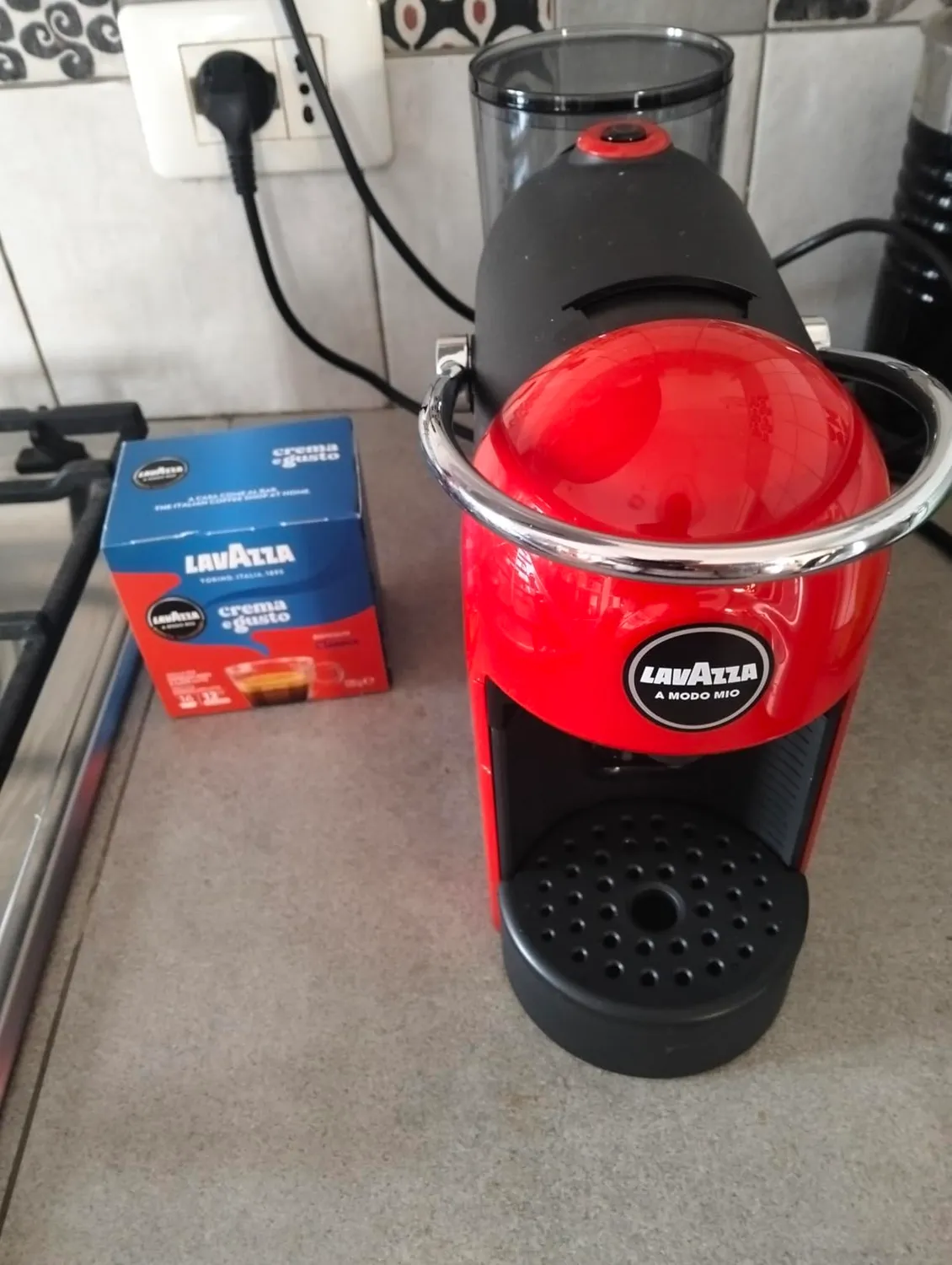 Lavazza Jolie Evo macchina caffe A Modo Mio nera + 64 capsule