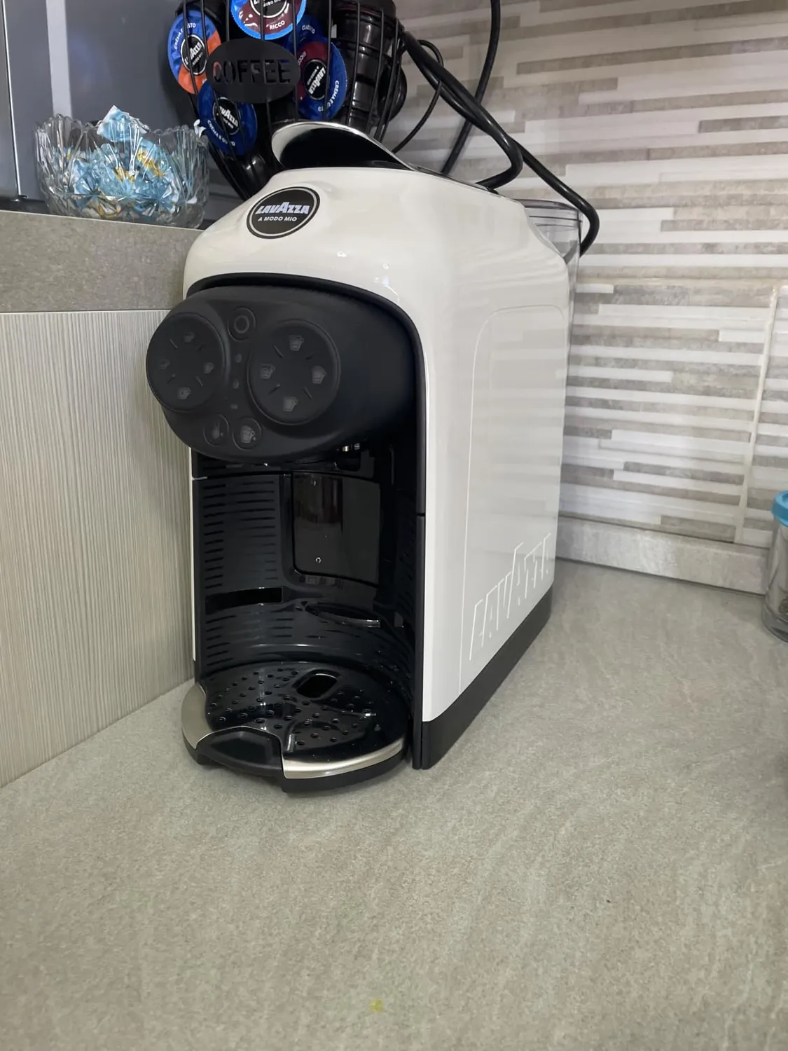 Lavazza A Modo Mio Deséa macchina caffè nera + 88 capsule