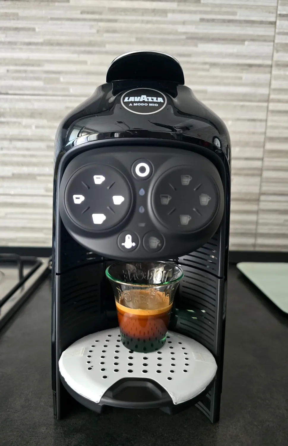 Lavazza A Modo Mio Deséa macchina caffè nera + 88 capsule