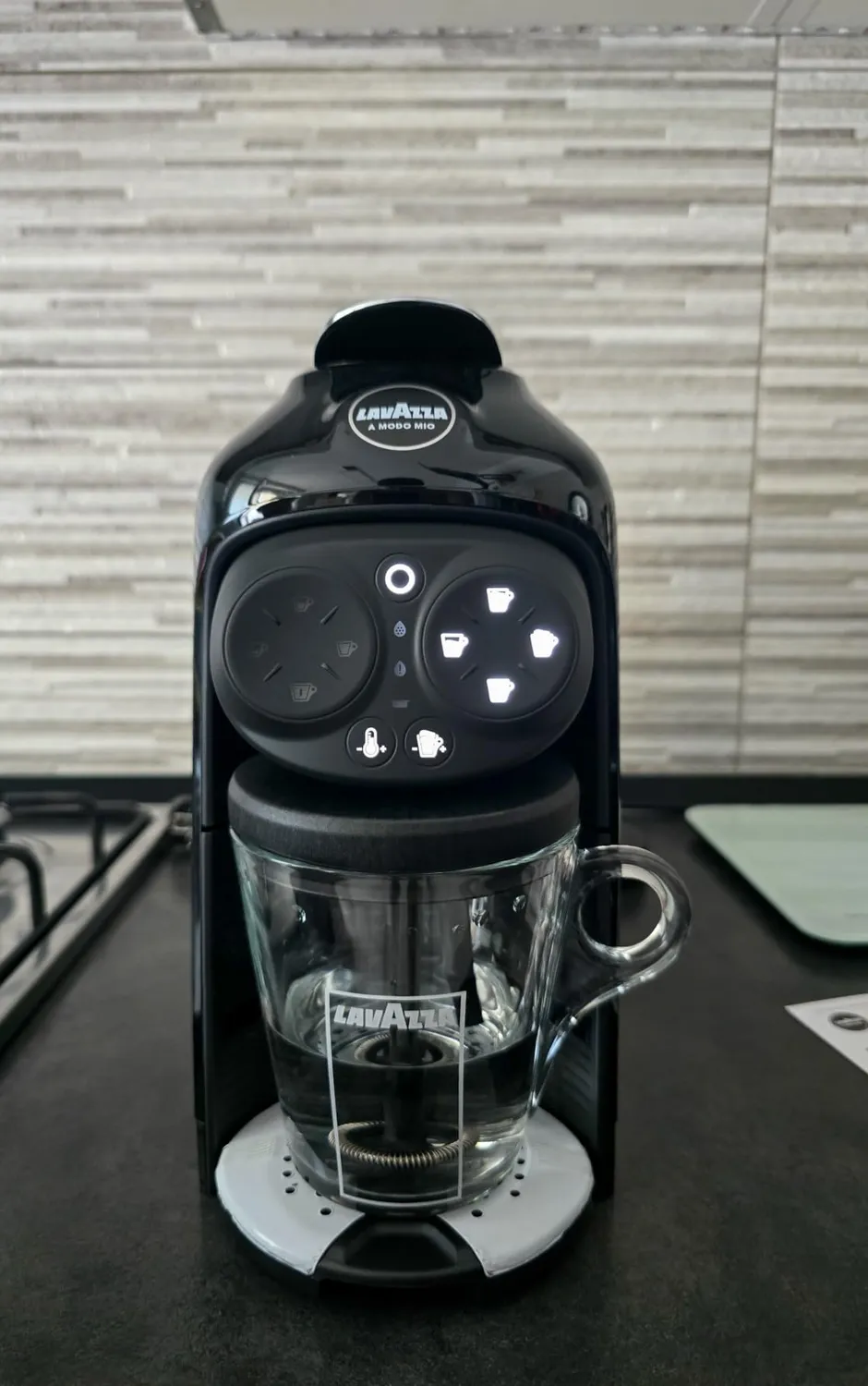 Lavazza A Modo Mio Deséa macchina caffè nera + 88 capsule